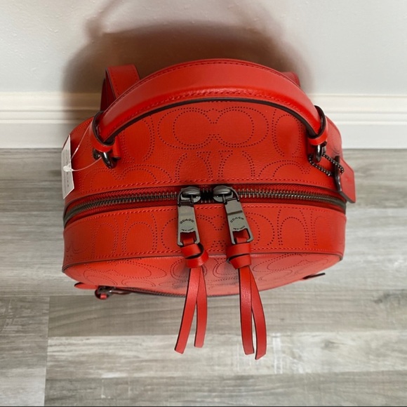 A medium backpack - Picture 5 of 11